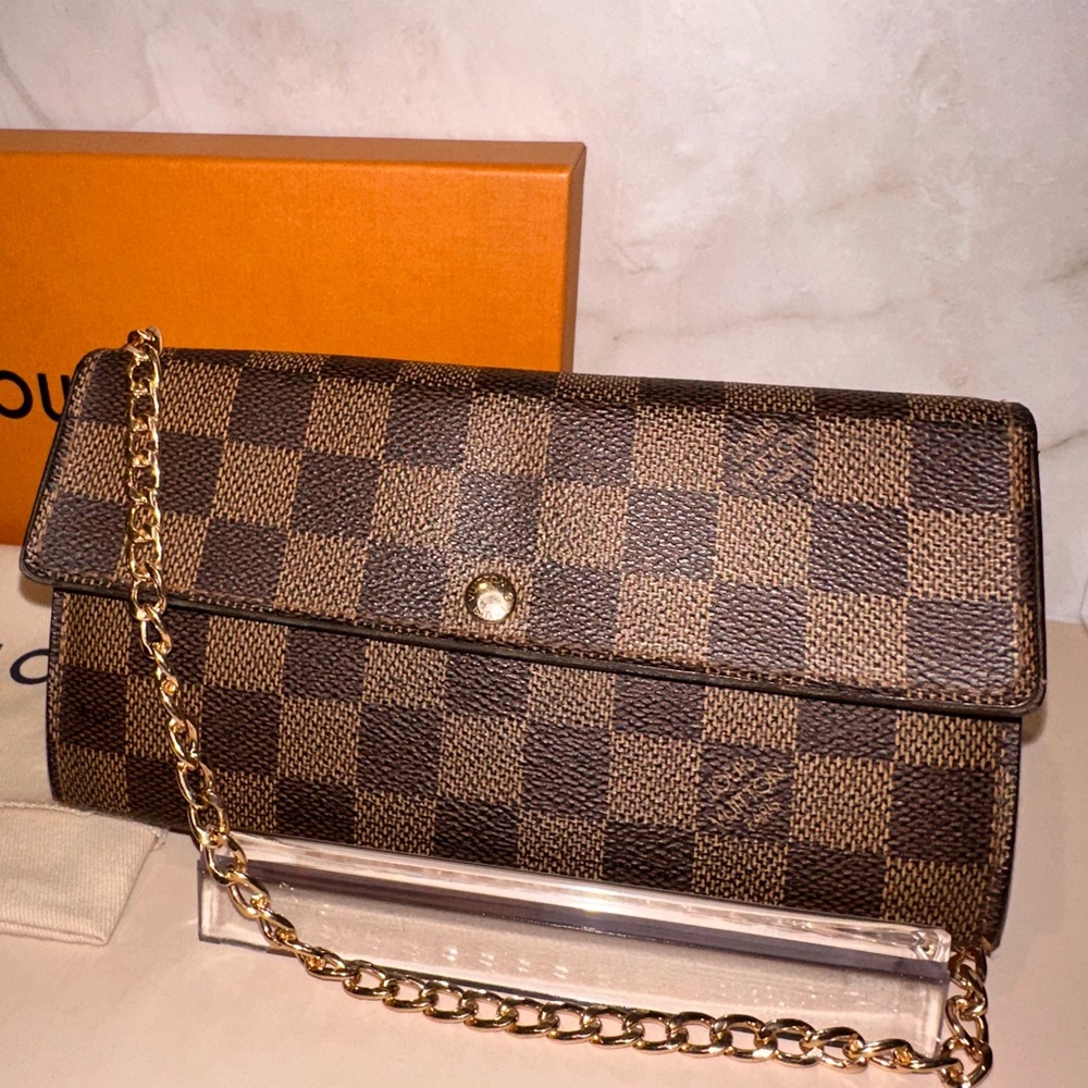 🤎💯Louis Vuitton Damier Ebene Sarah wallet on a chain with box and COA!